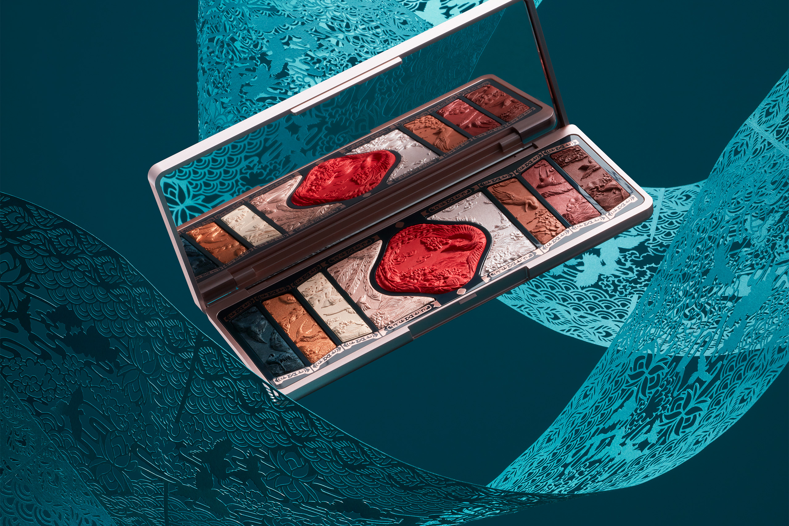 THOMAS-AANGEENBRUG-2022-FLORASIS-COSMETICS-MIRROR-MAKEUP-PALETTE-COVER